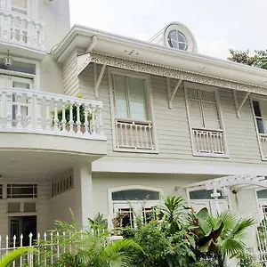 Charming La Casita Mercedes, 5br And 5tb For Family And Friends Staycation *** Makati City